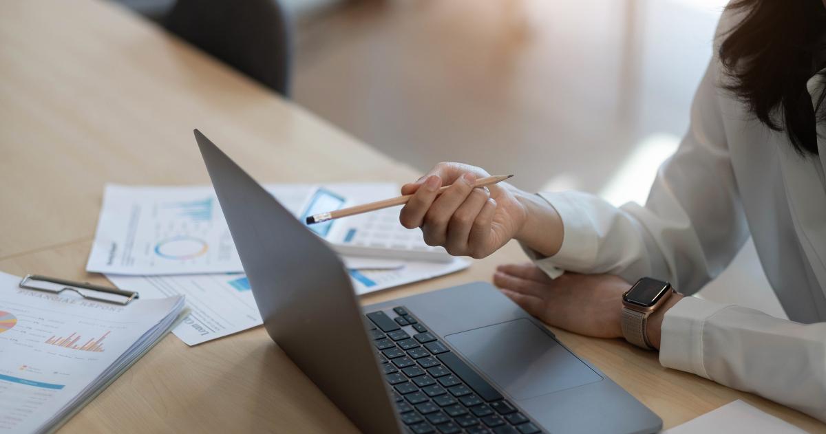 Credit score research on laptop
