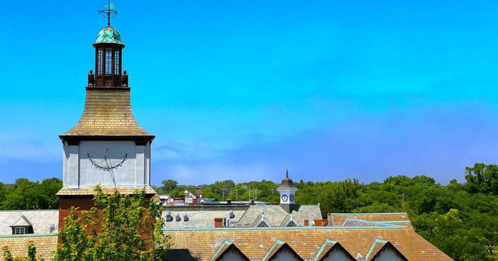 Lake Forest landmark